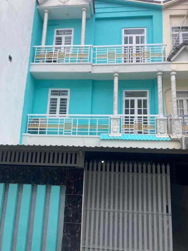 Cần bán: Nhà chính chủ diện tích 6,4m x 13,5m, sổ hồng riêng rõ ràng, pháp lý minh bạch.