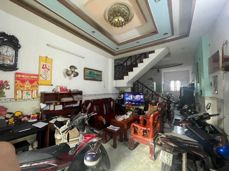 Căn hộ cần bán nằm trên đường Võ Văn Vân, xã Vĩnh Lộc B, huyện Bình Chánh, TP. Hồ Chí Minh. Giá bán: 4,4 tỷ.