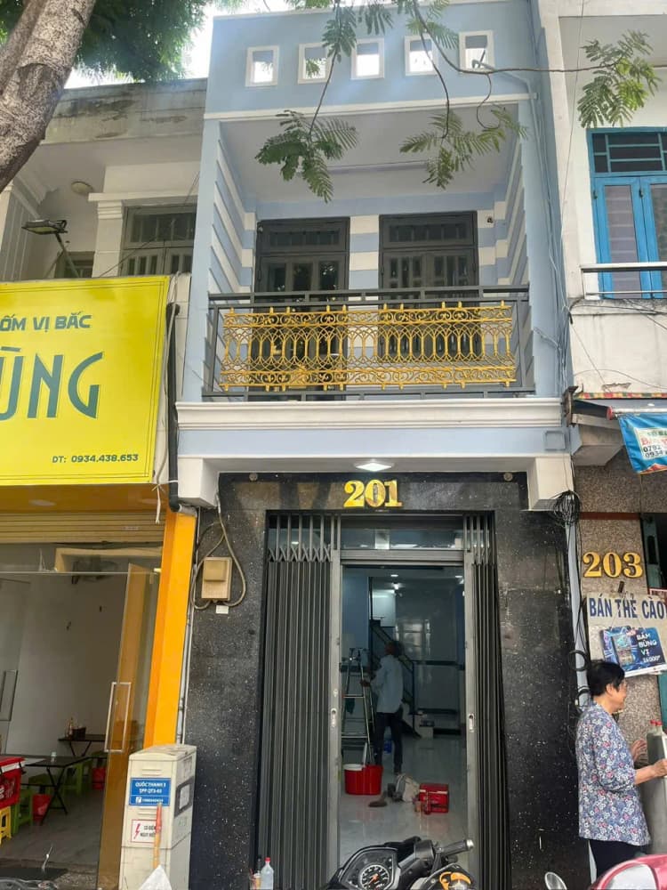 Nhà 2 tầng mặt tiền đường Nguyễn Cư Trinh, Quận 1 cần bán – Giá hiện tại: 13 tỷ (đã điều chỉnh tăng).