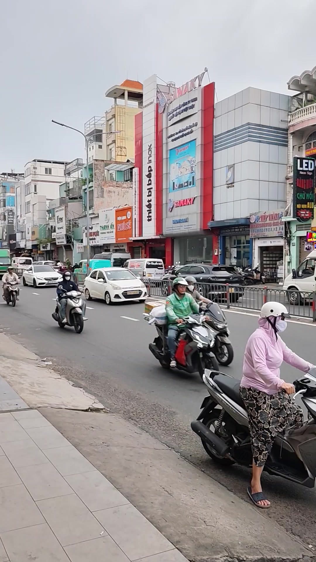 382 Hoàng Văn Thụ, P.4, Q.Tân Bình, TP.HCM