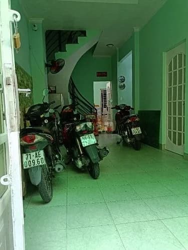 Diện tích: 61,4m²  
Nhà gồm 1 trệt và 2 lầu  
Chính chủ bán nhà trong hẻm ngõ, đường Phan Văn Hân, Phường 17, Quận Bình Thạnh