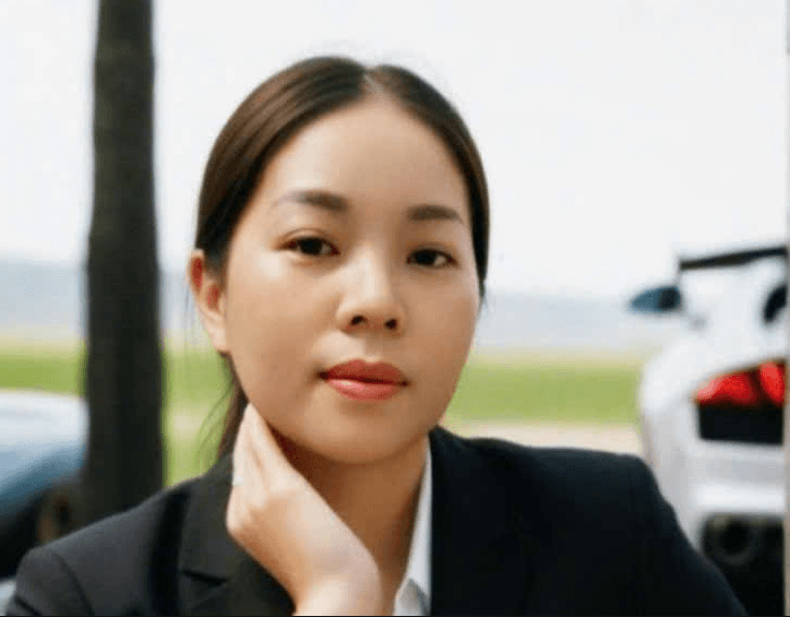 Phạm  Hương