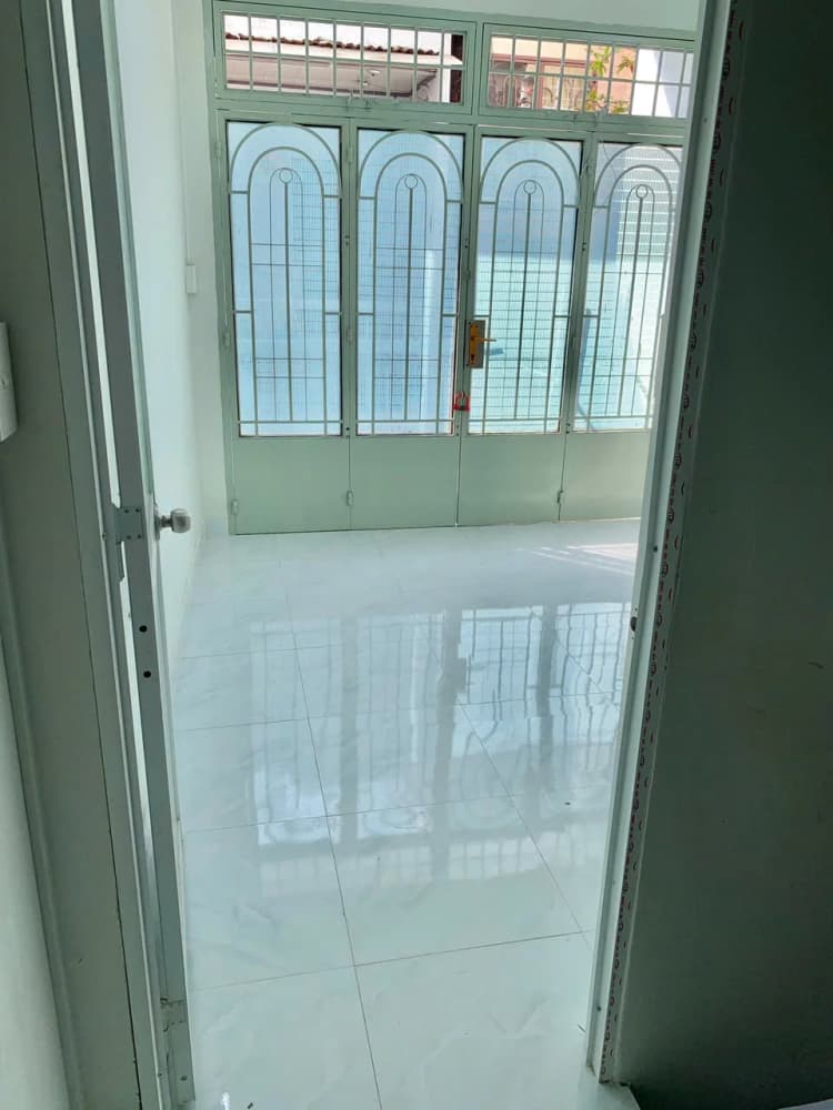 Chính chủ cần bán nhà hẻm rộng 30m2, gồm 2 phòng, tọa lạc trên đường Tân Phước, Phường 6, Quận 10.