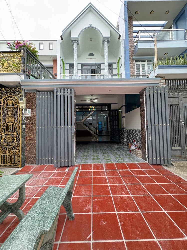 Chính chủ bán nhà trong hẻm ngõ 110m², xây dựng kiên cố, nằm trên đường Khu Dân Cư Đại Hải, Huyện Hóc Môn, Xã Bà Điểm.