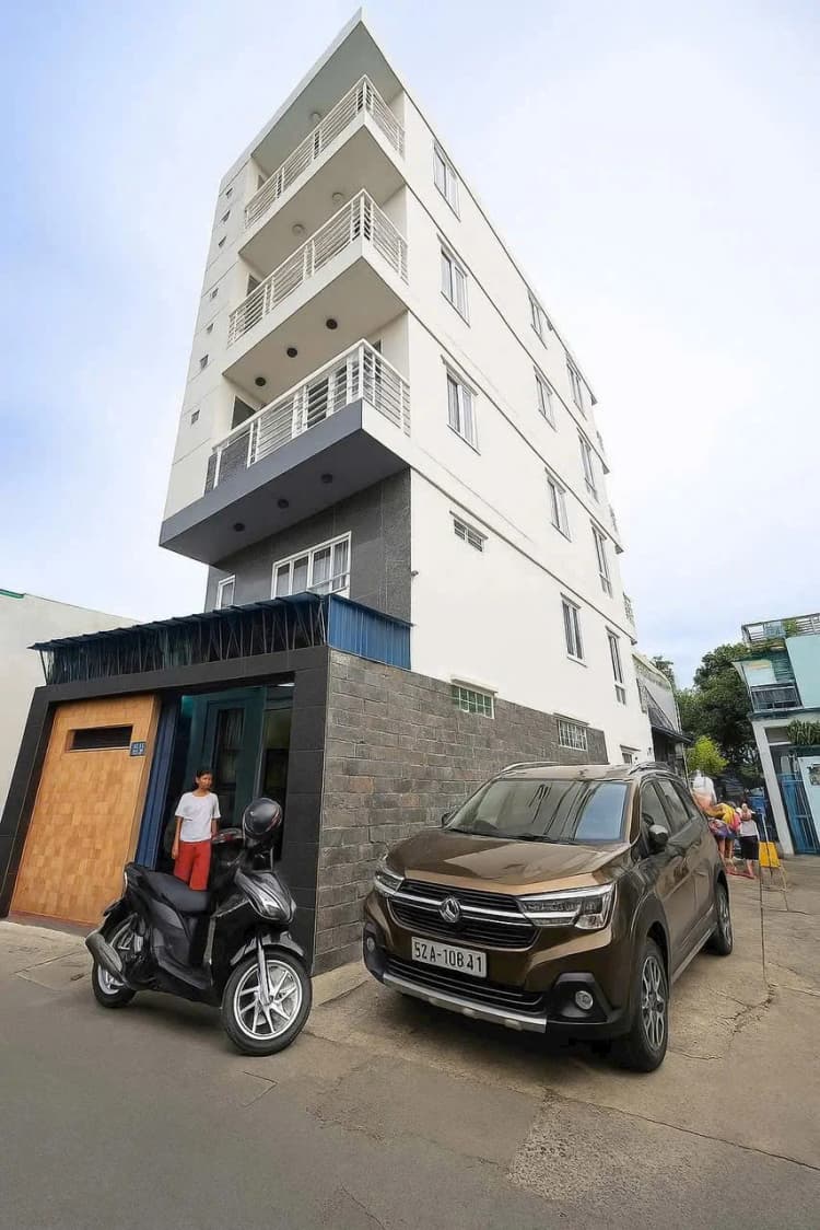 Chính chủ cần bán nhà hẻm rộng 56 m2, gồm 1 trệt, 1 lửng, 2 lầu và 1 sân thượng, tọa lạc trên đường Thích Quảng Đức, Phường 05, Quận Phú Nhuận.