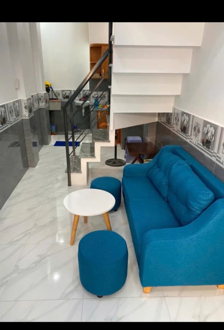 Nhà cần bán tại hẻm 3, đường Văn Cao, Phường Phú Thạnh. Diện tích 20m2, giá bán 2,8 tỷ. Hẻm nhỏ, thuận tiện di chuyển.
