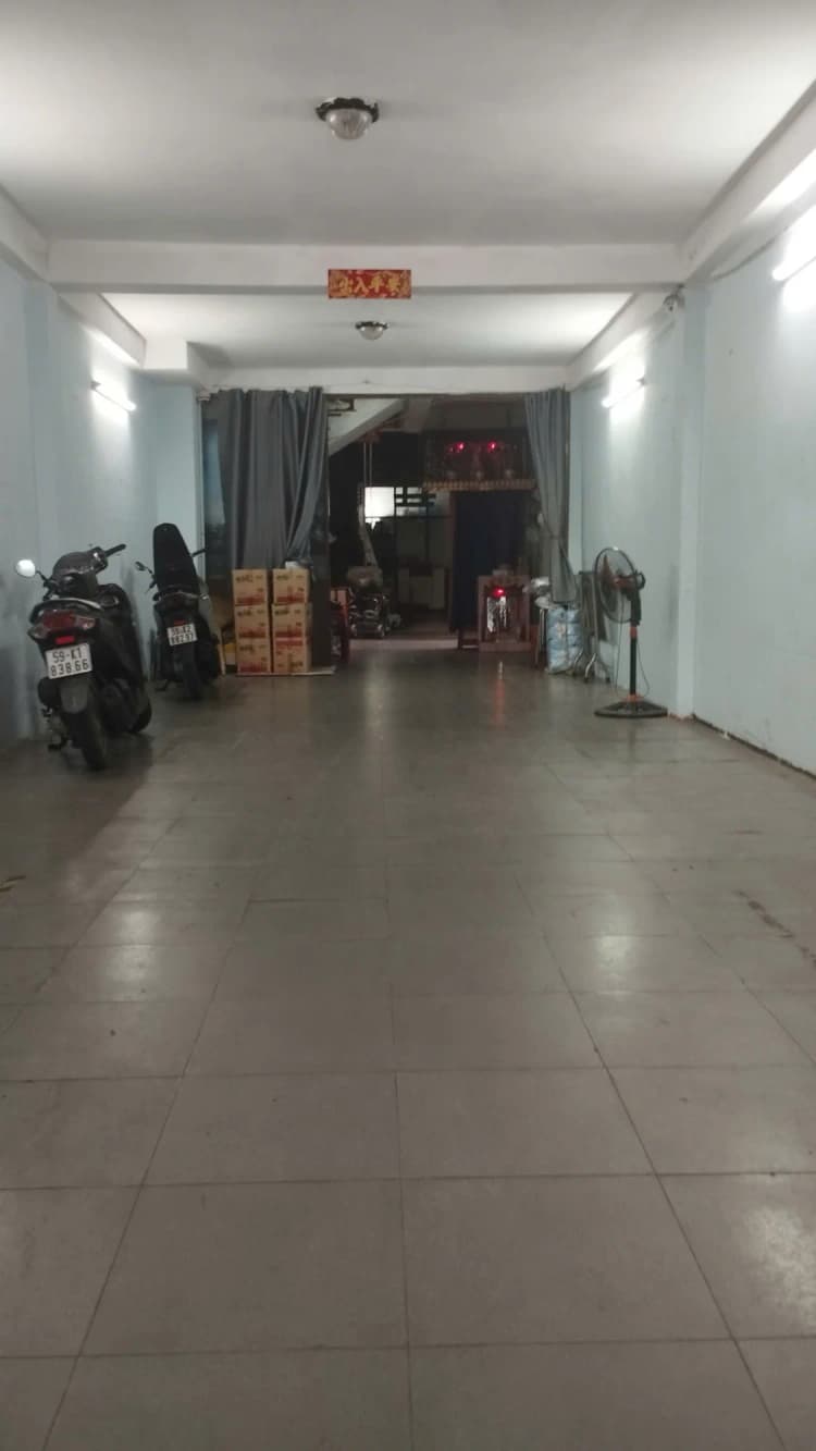 Nhà mặt tiền cần bán tại số 12 đường Văn Thân, Phường 08, diện tích 158m2, giá bán 18,5 tỷ.