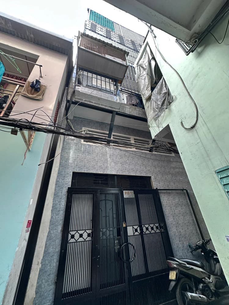 Nhà bán trong hẻm 313, đường Ba Tháng Hai, Phường 10, diện tích 33m2, giá 6 tỷ.