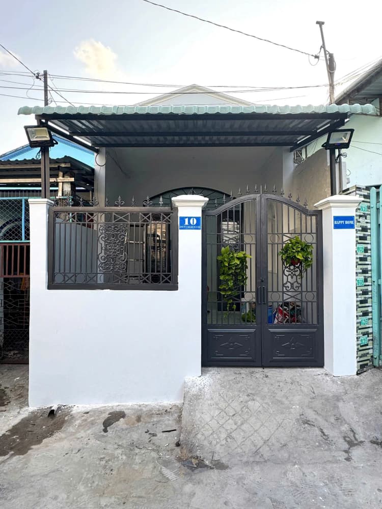 Chính chủ cần bán nhà mặt tiền diện tích 62,7m2, nhà cấp 4 còn mới, tọa lạc trên đường Số 3, Phường Tăng Nhơn Phú B, Quận 9.