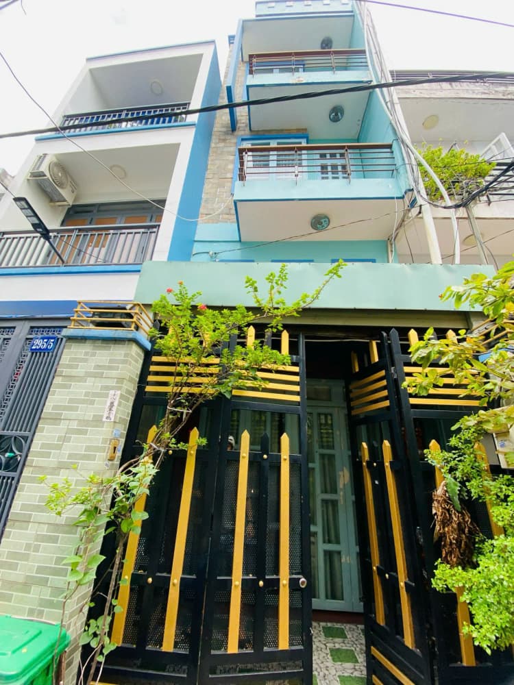 Nhà hẻm tại đường Lạc Long Quân, Phường 03, diện tích 42m2, giá bán 7,7 tỷ.