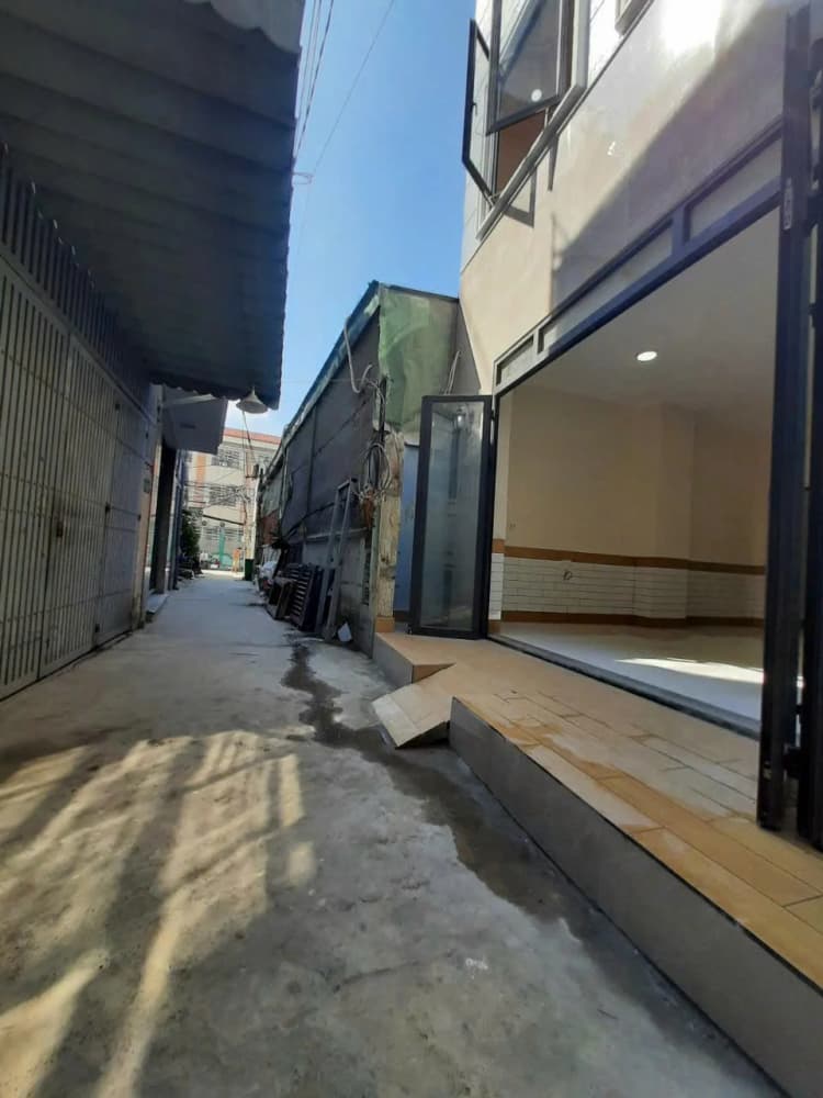 Diện tích: 50m2, gồm 1 trệt và 1 lầu  
Chính chủ bán nhà trong hẻm ngõ, đường Đỗ Xuân Hợp, Phường Phước Long B, Quận 9
