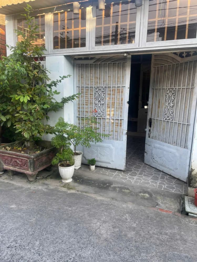 Chính chủ cần bán nhà hẻm ngõ, diện tích 75m2, kết cấu 1 tầng gồm 2 phòng ngủ và 1 vệ sinh, tọa lạc trên đường Hồng Sến, Phường Thạnh Mỹ Lợi, Quận 2.