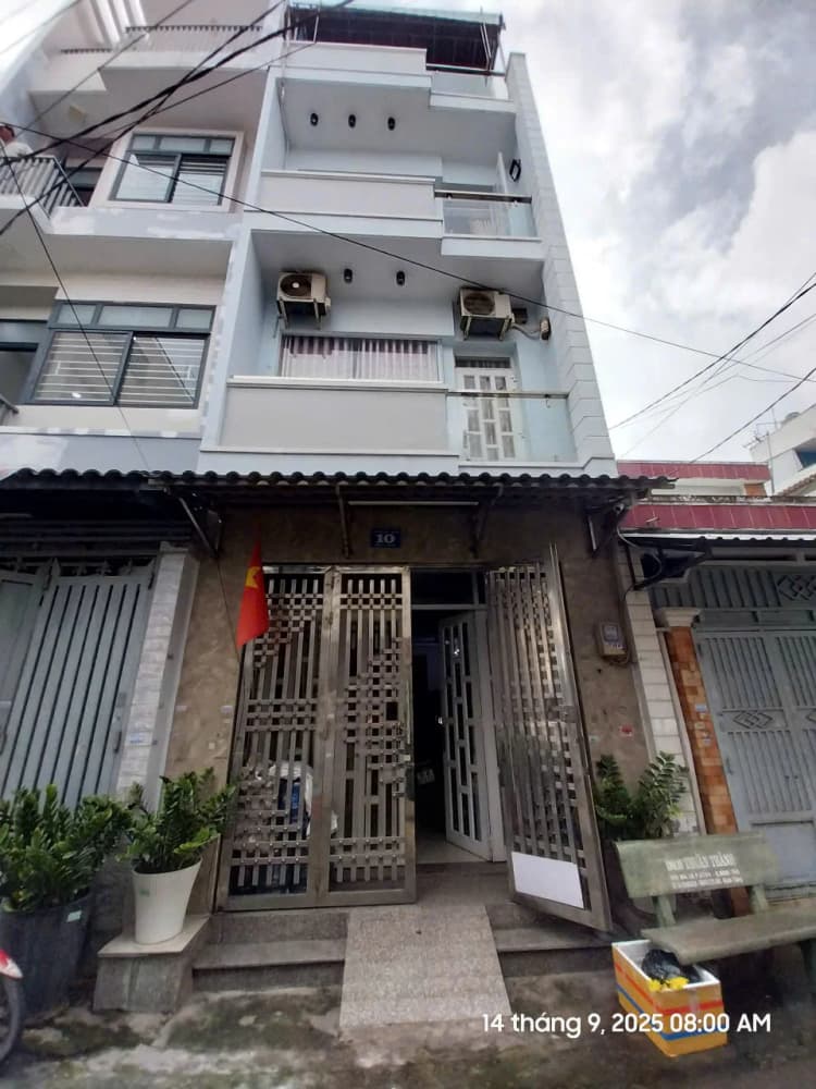 Chính chủ cần bán nhà hẻm rộng, diện tích 40m2, kết cấu 3 tầng gồm 4 phòng ngủ, 3 nhà vệ sinh, tọa lạc tại đường Số 1A, Phường Bình Hưng Hoà A, Quận Bình Tân.