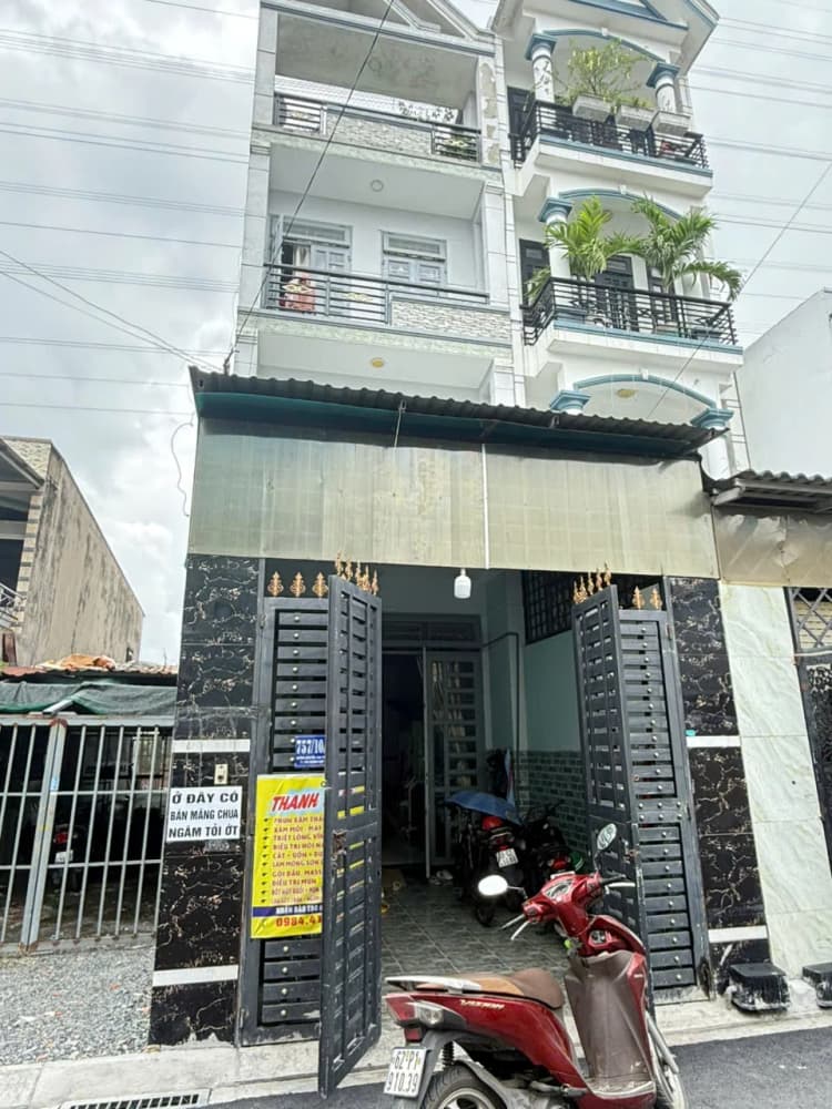Chính chủ cần bán nhà mặt tiền diện tích 63,8m2, kết cấu 3 tầng, tọa lạc trên đường Nguyễn Ảnh Thủ, Phường Tân Chánh Hiệp, Quận 12.