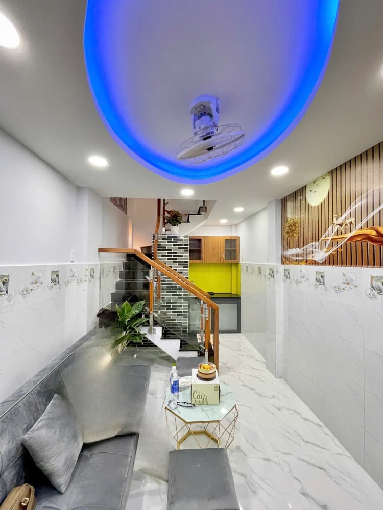 Nhà bán tại đường Ni Sư Huỳnh Liên, Phường 10, Quận Tân Bình, diện tích 16,2m2, giá 2,55 tỷ.
