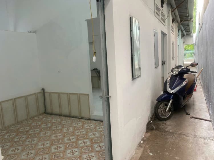 Nhà mặt tiền cần bán tại đường Đông Lân, Xã Bà Điểm, Huyện Hóc Môn, TP. Hồ Chí Minh. Giá bán: 4,5 tỷ.