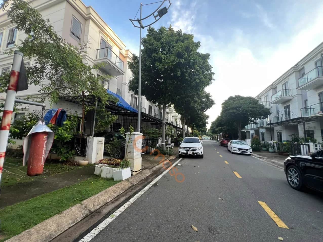 Bán nhà hẻm đường N7 khu nhà ở công ty Nhật Hoàng Đường số 4 Quận 9, TP.HCM – 4 phòng ngủ, giá 8.9 tỷ Bán nhà hẻm đường N7 khu nhà ở công ty Nhật Hoàng Đường số 4 Quận 9, TP.HCM – 4 phòng ngủ, giá 8.9 tỷ
