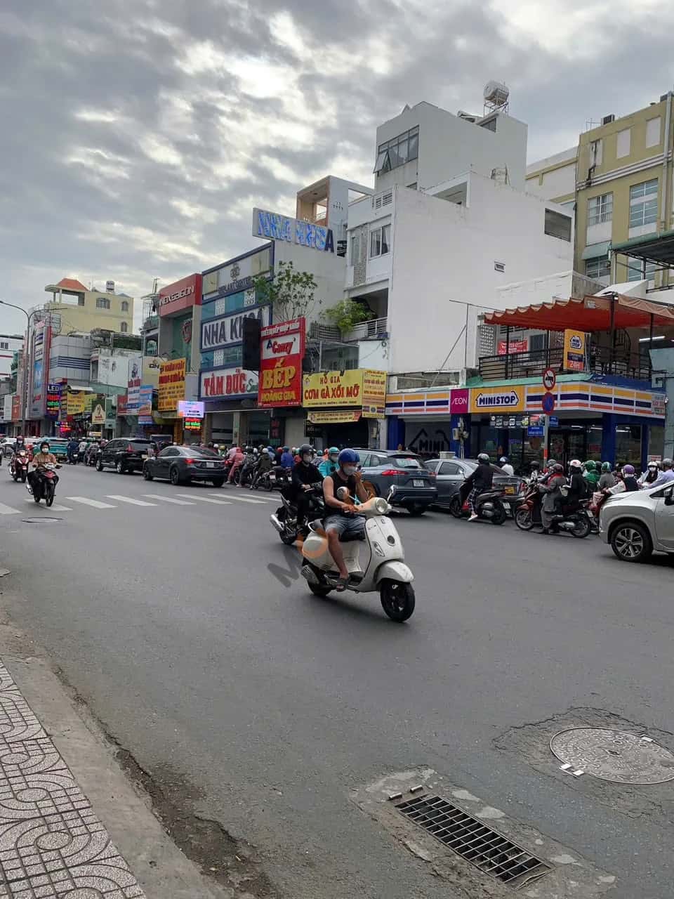 Bán nhà mặt tiền Hoàng Văn Thụ Quận Tân Bình, TP.HCM – 4 phòng ngủ, giá 17.5 tỷ — Hình 3 Bán nhà mặt tiền Hoàng Văn Thụ Quận Tân Bình, TP.HCM – 4 phòng ngủ, giá 17.5 tỷ — Hình 3