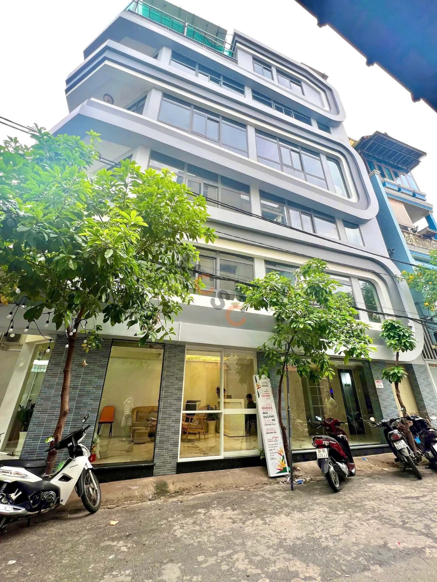 Bán nhà mặt tiền Ni Sư Huỳnh Liên Quận Tân Bình, TP.HCM – 4 phòng ngủ, giá 17.6 tỷ — Hình 2 Bán nhà mặt tiền Ni Sư Huỳnh Liên Quận Tân Bình, TP.HCM – 4 phòng ngủ, giá 17.6 tỷ — Hình 2