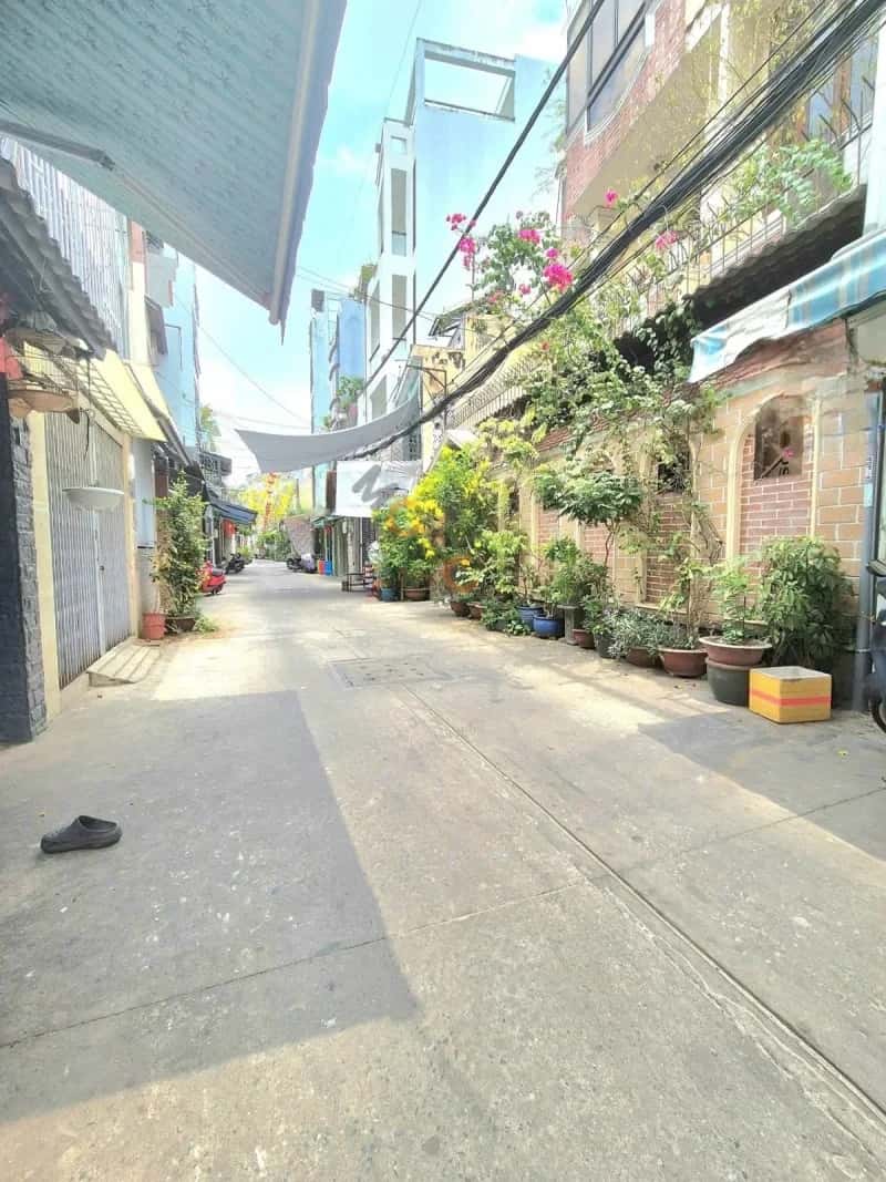 Bán nhà hẻm 985/24 Lạc Long Quân Quận Tân Bình, TP.HCM – 4 phòng ngủ, giá 7.2 tỷ — Hình 3 Bán nhà hẻm 985/24 Lạc Long Quân Quận Tân Bình, TP.HCM – 4 phòng ngủ, giá 7.2 tỷ — Hình 3