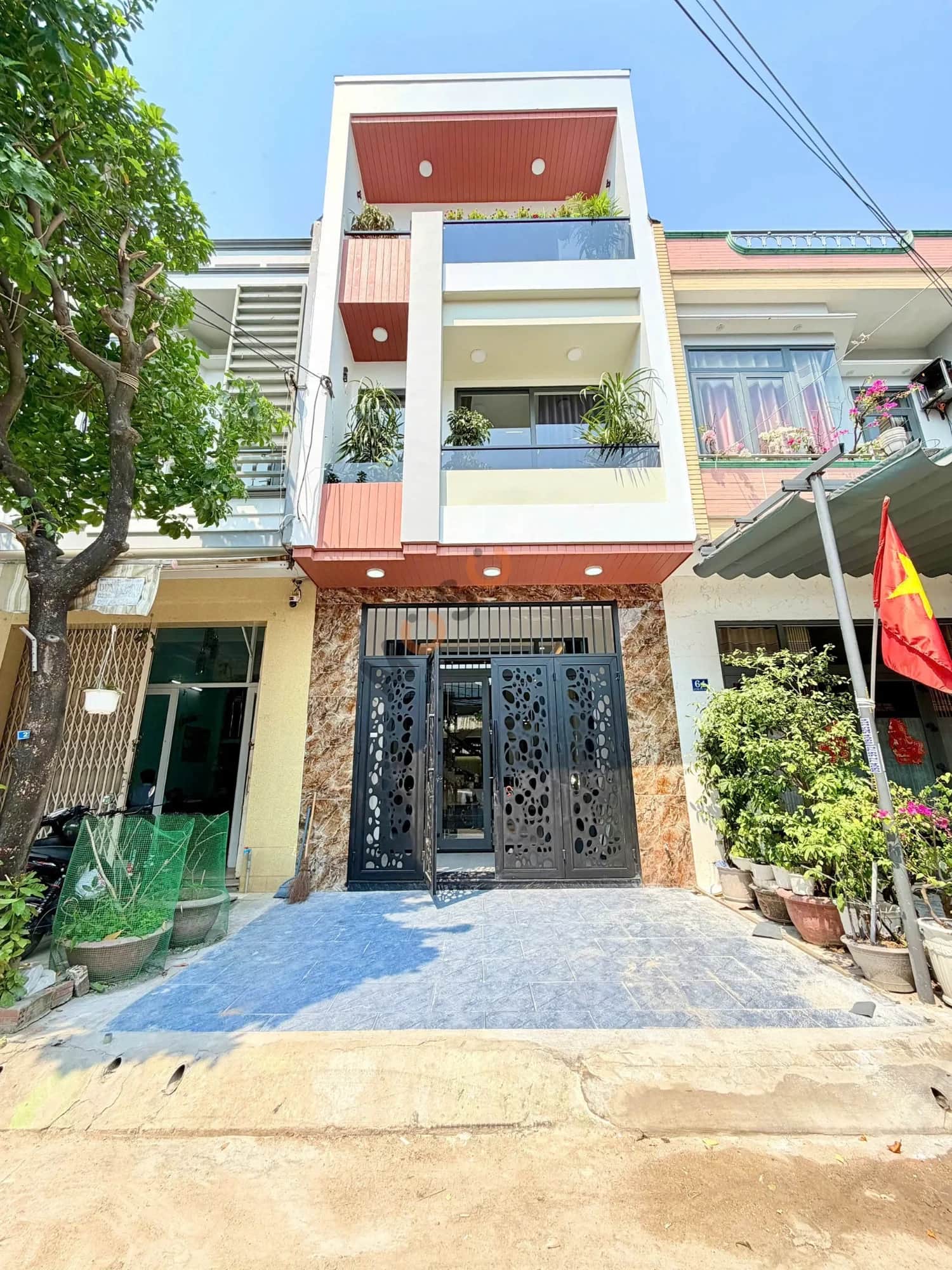 Bán nhà mặt tiền 66 Dương Đức Hiền Quận Liên Chiểu, TP. Đà Nẵng – 4 phòng ngủ, giá 8 tỷ Bán nhà mặt tiền 66 Dương Đức Hiền Quận Liên Chiểu, TP. Đà Nẵng – 4 phòng ngủ, giá 8 tỷ
