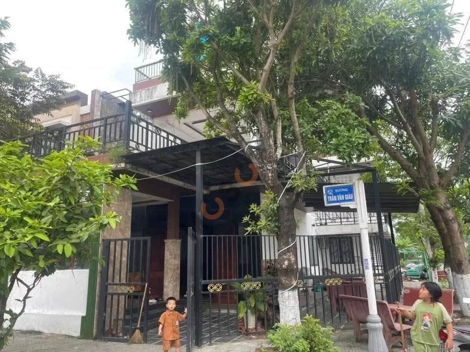 Bán nhà mặt tiền Trần Văn Giàu Huyện Hòa Vang, TP. Đà Nẵng – 3 phòng ngủ, giá 8.6 tỷ Bán nhà mặt tiền Trần Văn Giàu Huyện Hòa Vang, TP. Đà Nẵng – 3 phòng ngủ, giá 8.6 tỷ