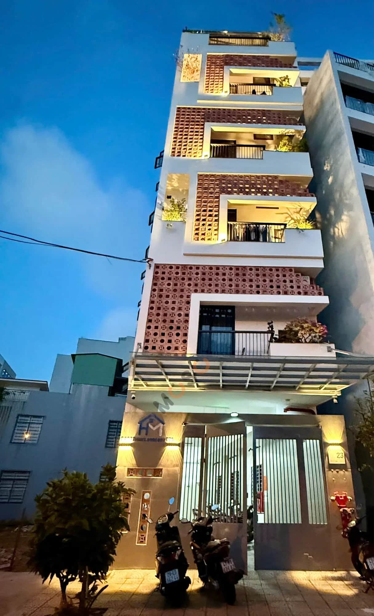 Bán nhà mặt tiền Trường Thi 2 Quận Hải Châu, TP. Đà Nẵng – 25 phòng ngủ, giá 24.5 tỷ Bán nhà mặt tiền Trường Thi 2 Quận Hải Châu, TP. Đà Nẵng – 25 phòng ngủ, giá 24.5 tỷ