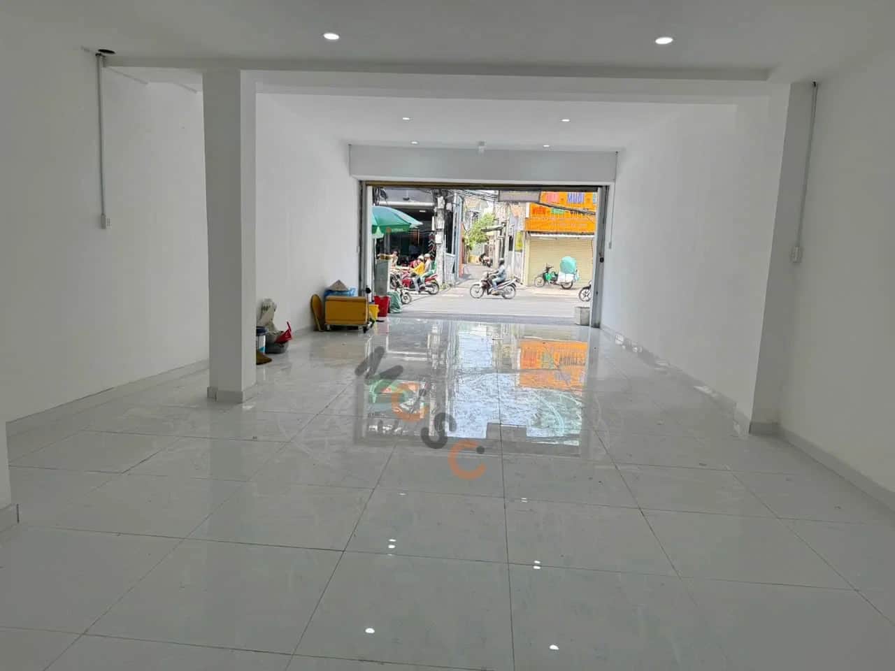 Main image Main image