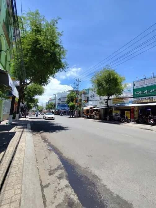 Bán nhà mặt tiền đường Phước Long Thành phố Nha Trang, Khánh Hòa – 2 phòng ngủ, giá 8 tỷ — Hình 2 Bán nhà mặt tiền đường Phước Long Thành phố Nha Trang, Khánh Hòa – 2 phòng ngủ, giá 8 tỷ — Hình 2