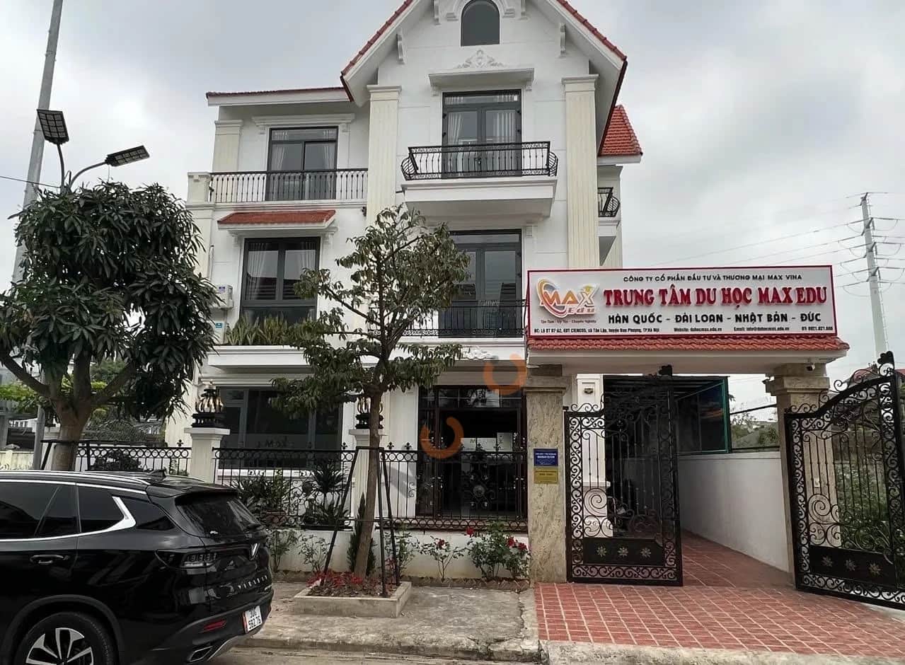 Bán nhà mặt tiền Hoàng Quốc Việt Huyện Đan Phượng, TP. Hà Nội – 8 phòng ngủ, giá 29.9 tỷ Bán nhà mặt tiền Hoàng Quốc Việt Huyện Đan Phượng, TP. Hà Nội – 8 phòng ngủ, giá 29.9 tỷ