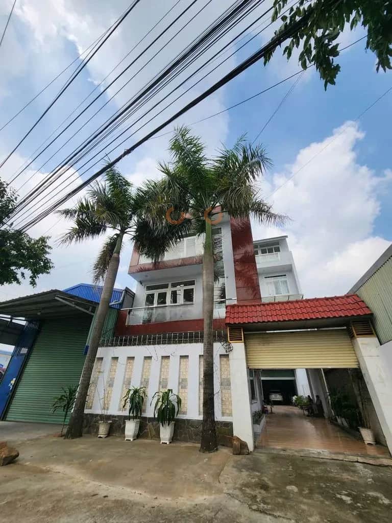 Cho thuê nhà mặt tiền Thị xã Tân Uyên, Ho Chi Minh – 7 phòng ngủ, giá 20 triệu Cho thuê nhà mặt tiền Thị xã Tân Uyên, Ho Chi Minh – 7 phòng ngủ, giá 20 triệu