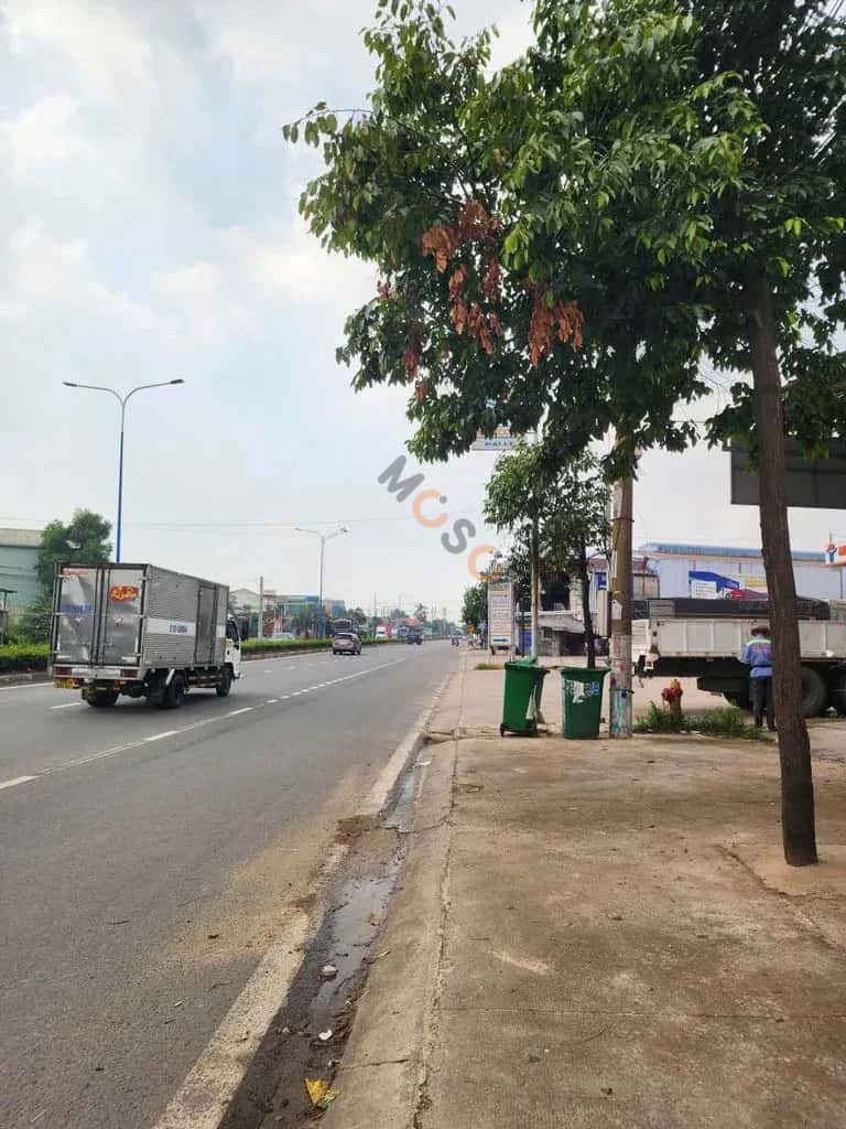 Cho thuê nhà mặt tiền Thị xã Tân Uyên, Ho Chi Minh – 7 phòng ngủ, giá 20 triệu — Hình 2 Cho thuê nhà mặt tiền Thị xã Tân Uyên, Ho Chi Minh – 7 phòng ngủ, giá 20 triệu — Hình 2