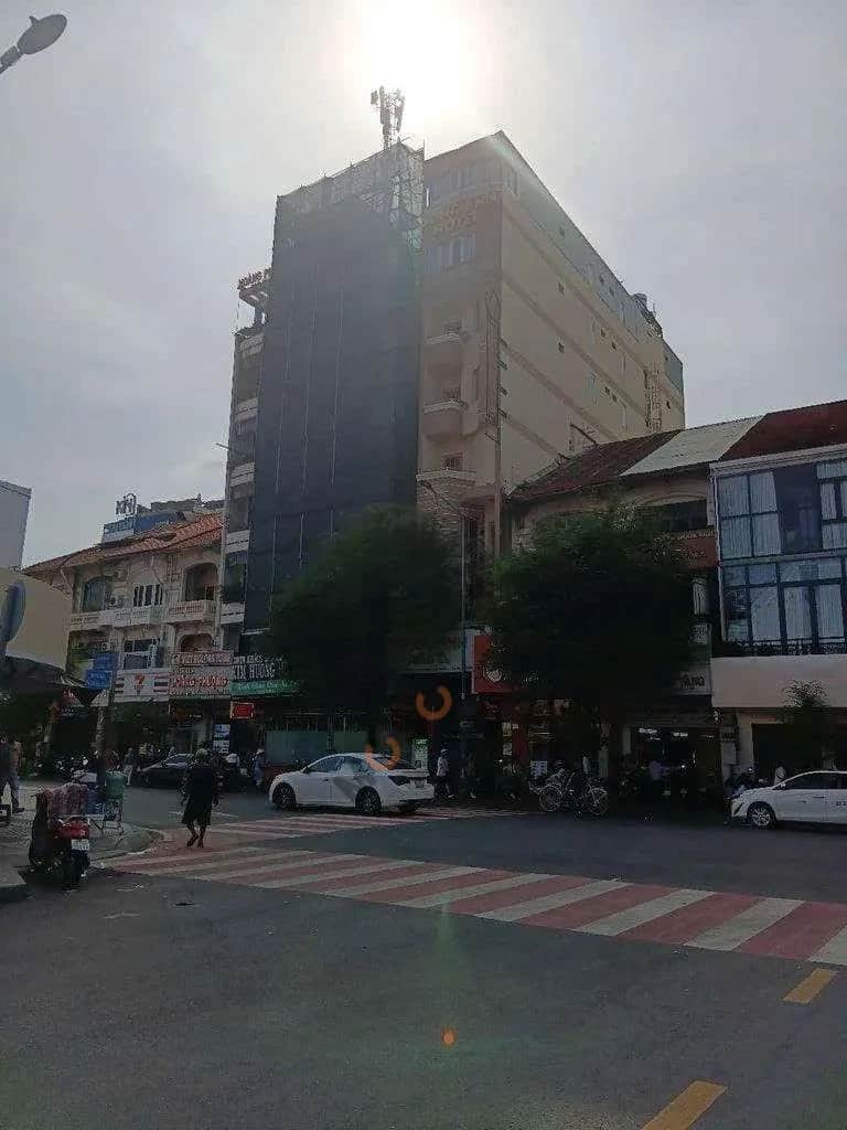 Cho thuê nhà mặt tiền Lê Thánh Tôn Quận 1, TP.HCM – giá 40 triệu Cho thuê nhà mặt tiền Lê Thánh Tôn Quận 1, TP.HCM – giá 40 triệu