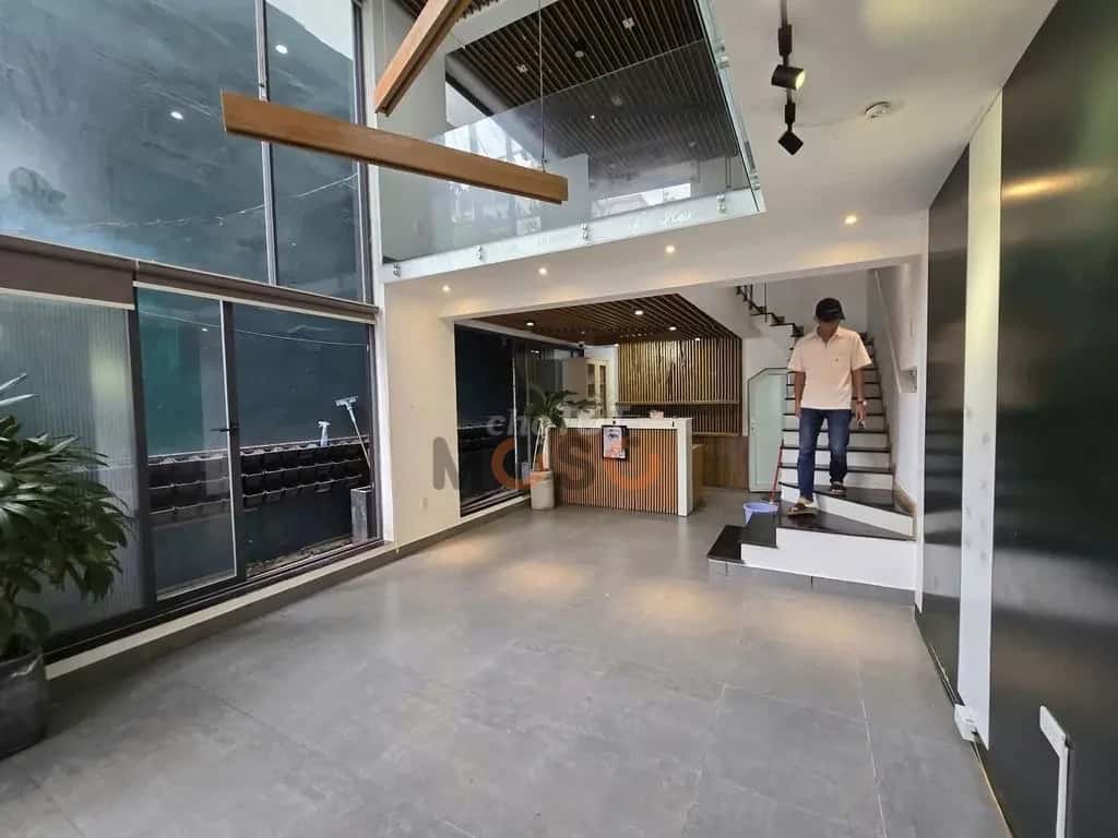 Cho thuê nhà mặt tiền Lê Lợi Hải Châu, Đà Nẵng – 4 phòng ngủ, giá 20 triệu — Hình 2 Cho thuê nhà mặt tiền Lê Lợi Hải Châu, Đà Nẵng – 4 phòng ngủ, giá 20 triệu — Hình 2