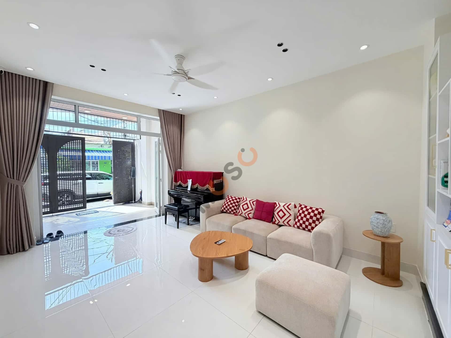 Bán nhà mặt tiền Nguyên Hồng Quận Thanh Khê, TP. Đà Nẵng – 4 phòng ngủ, giá 8.8 tỷ — Hình 3 Bán nhà mặt tiền Nguyên Hồng Quận Thanh Khê, TP. Đà Nẵng – 4 phòng ngủ, giá 8.8 tỷ — Hình 3