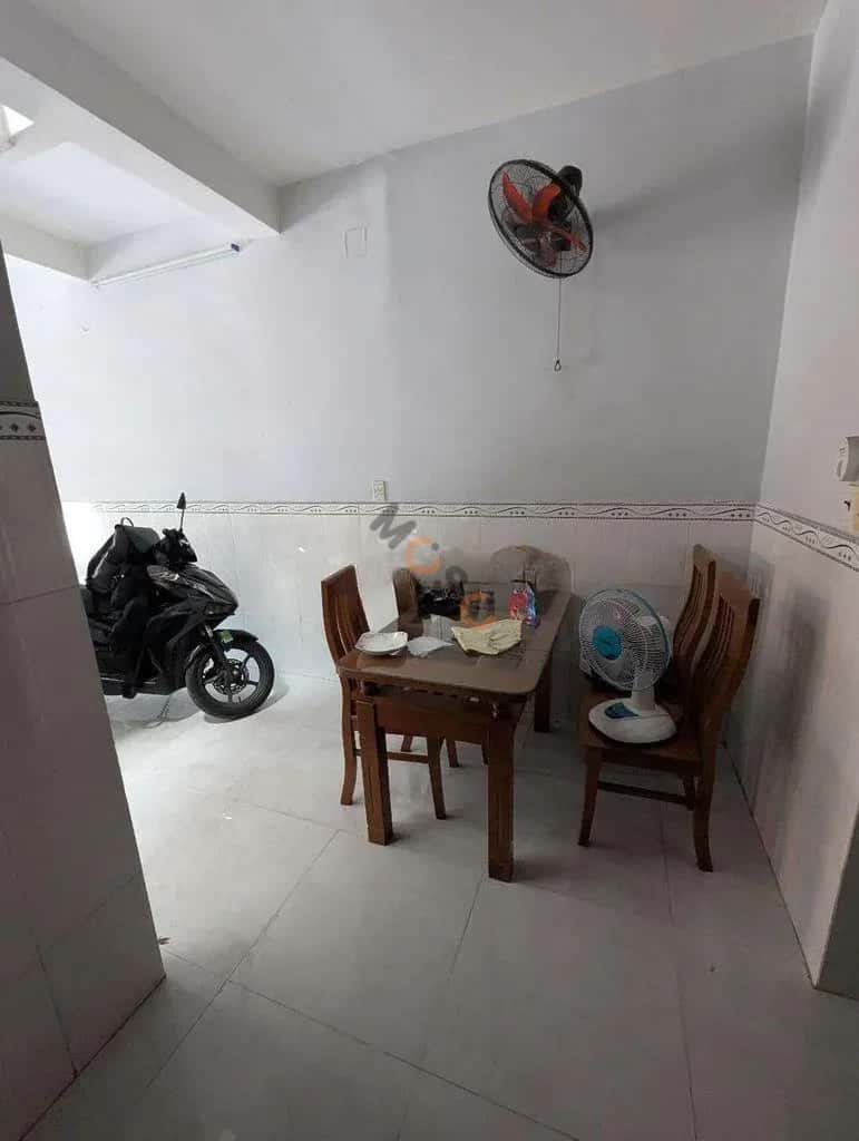 Cho thuê nhà hẻm Hùng Vương Quận Bình Tân, TP.HCM – 2 phòng ngủ, giá 6 triệu — Hình 2 Cho thuê nhà hẻm Hùng Vương Quận Bình Tân, TP.HCM – 2 phòng ngủ, giá 6 triệu — Hình 2