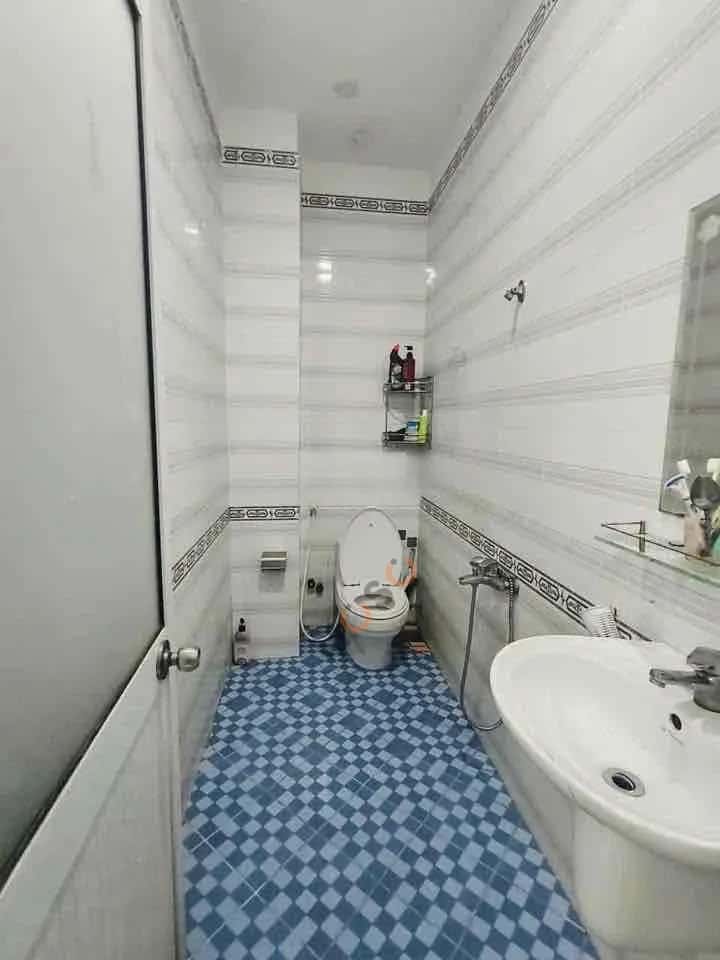 Cho thuê nhà hẻm Đường Trường Lưu Quận 9 cũ, TP.HCM – 3 phòng ngủ, giá 8 triệu — Hình 3 Cho thuê nhà hẻm Đường Trường Lưu Quận 9 cũ, TP.HCM – 3 phòng ngủ, giá 8 triệu — Hình 3