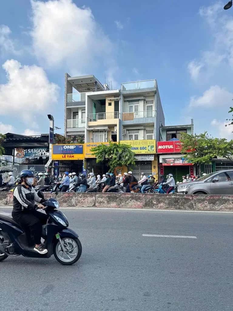Cho thuê nhà mặt tiền Đường Lê Trọng Tấn Quận Tân Phú, TP.HCM – 5 phòng ngủ, giá 25 triệu — Hình 3 Cho thuê nhà mặt tiền Đường Lê Trọng Tấn Quận Tân Phú, TP.HCM – 5 phòng ngủ, giá 25 triệu — Hình 3