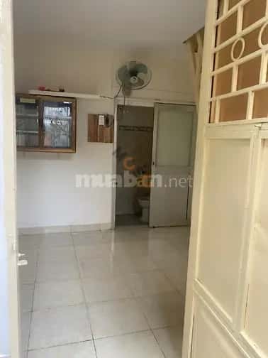 Cho thuê nhà hẻm Đường Huỳnh Mẫn Đạt Quận 5, TP.HCM – 2 phòng ngủ, giá 7.5 triệu — Hình 2 Cho thuê nhà hẻm Đường Huỳnh Mẫn Đạt Quận 5, TP.HCM – 2 phòng ngủ, giá 7.5 triệu — Hình 2