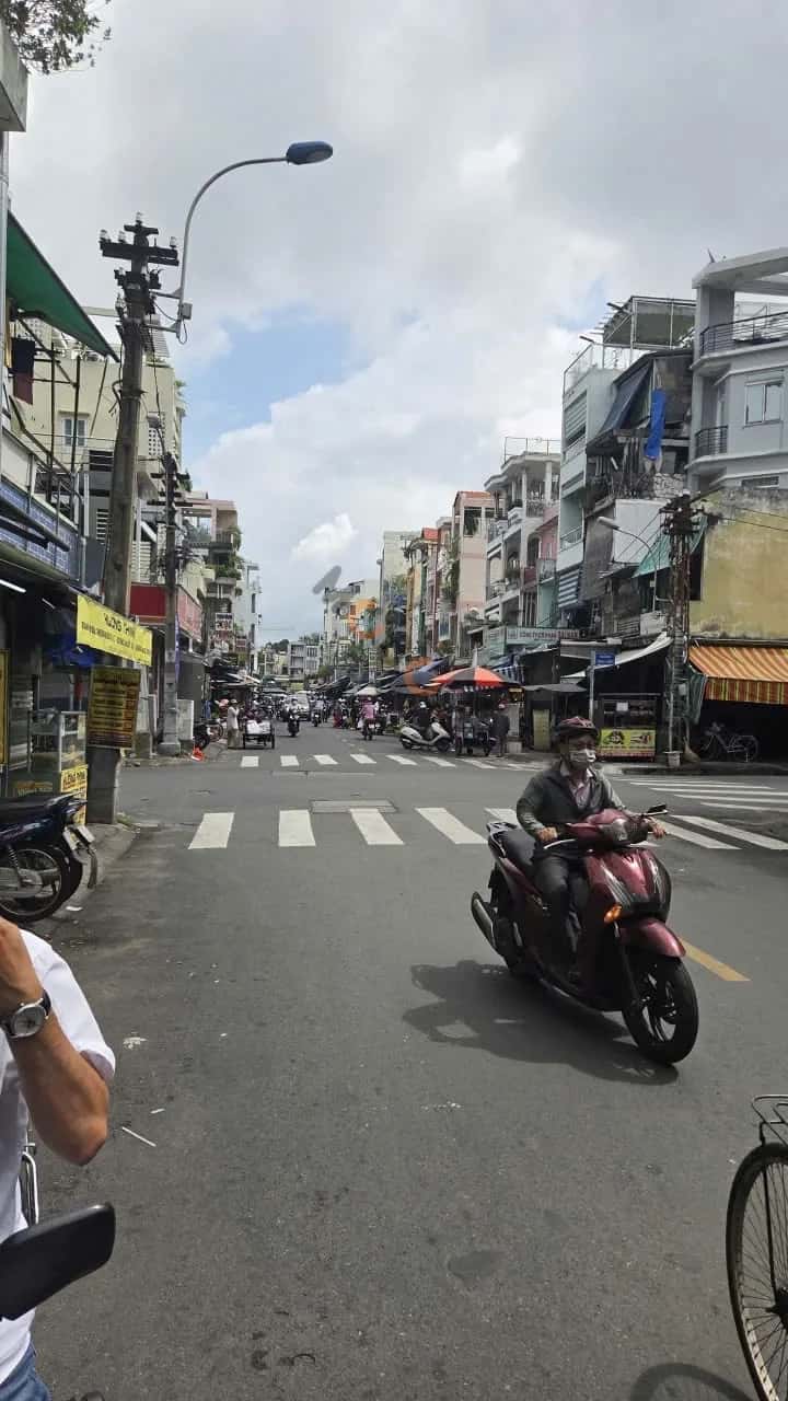 Bán nhà mặt tiền Nguyễn Duy Dương Quận 10, TP.HCM – 5 phòng ngủ, giá 14.5 tỷ — Hình 3 Bán nhà mặt tiền Nguyễn Duy Dương Quận 10, TP.HCM – 5 phòng ngủ, giá 14.5 tỷ — Hình 3