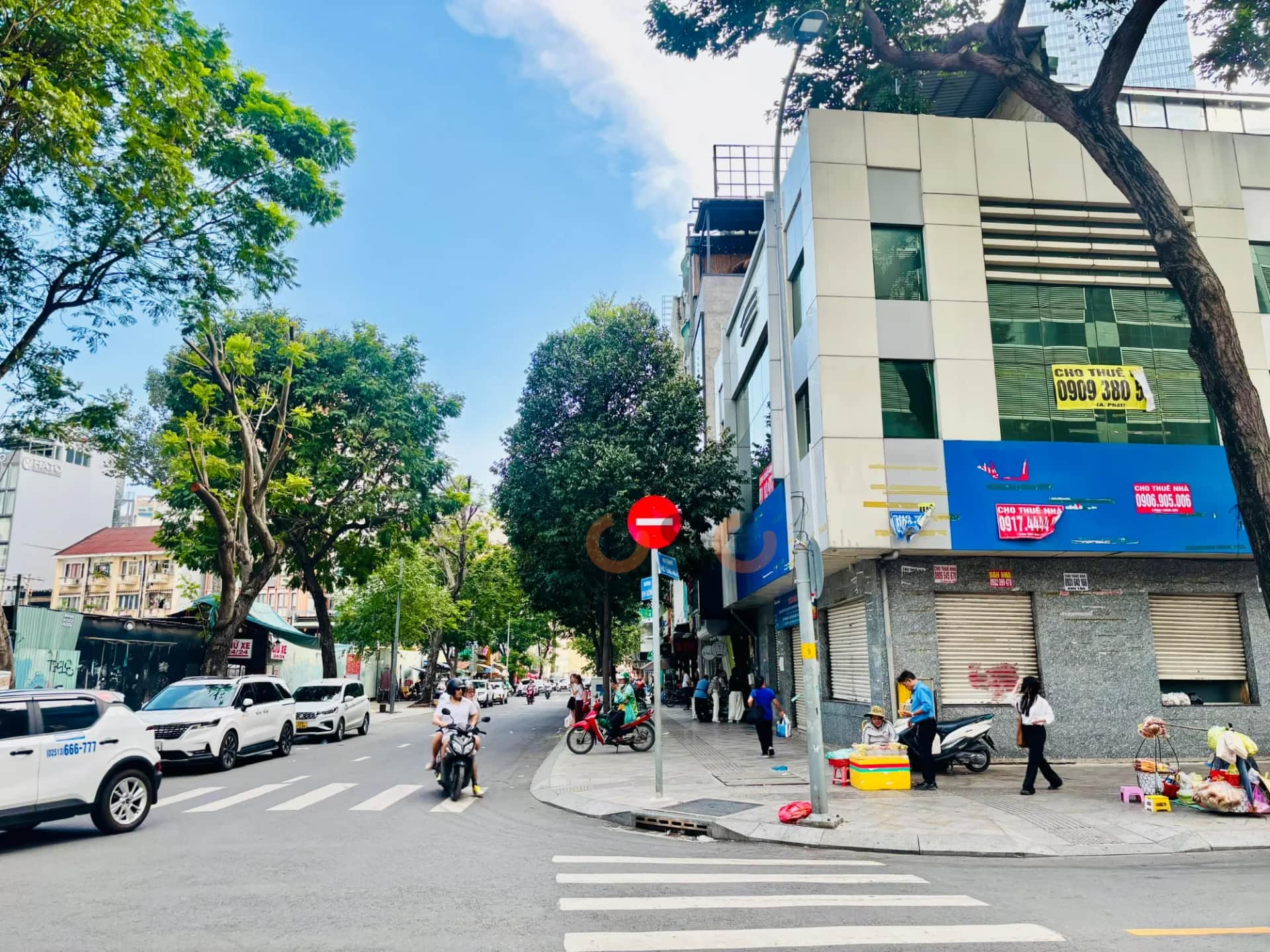 Cho thuê nhà mặt tiền Huỳnh Thúc Kháng Quận 1, TP.HCM – 1 phòng ngủ, giá 200 triệu Cho thuê nhà mặt tiền Huỳnh Thúc Kháng Quận 1, TP.HCM – 1 phòng ngủ, giá 200 triệu