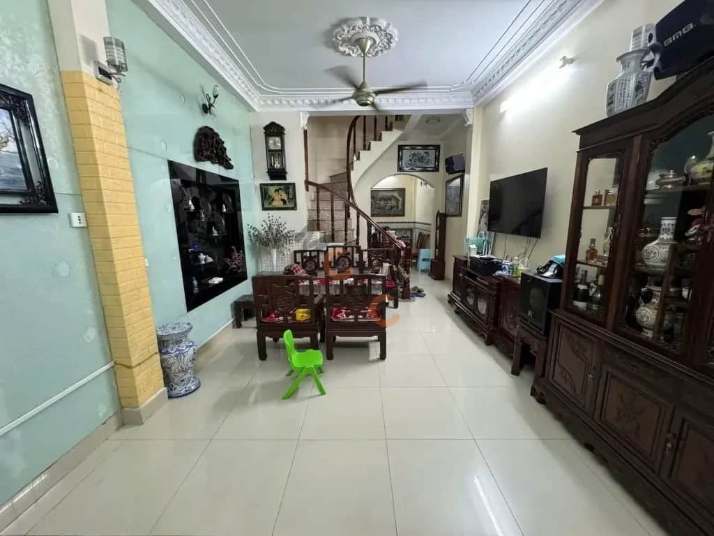 Cho thuê nhà hẻm Đường Nghi Tàm Tây Hồ, Hà Nội – 6 phòng ngủ, giá 13 triệu Cho thuê nhà hẻm Đường Nghi Tàm Tây Hồ, Hà Nội – 6 phòng ngủ, giá 13 triệu