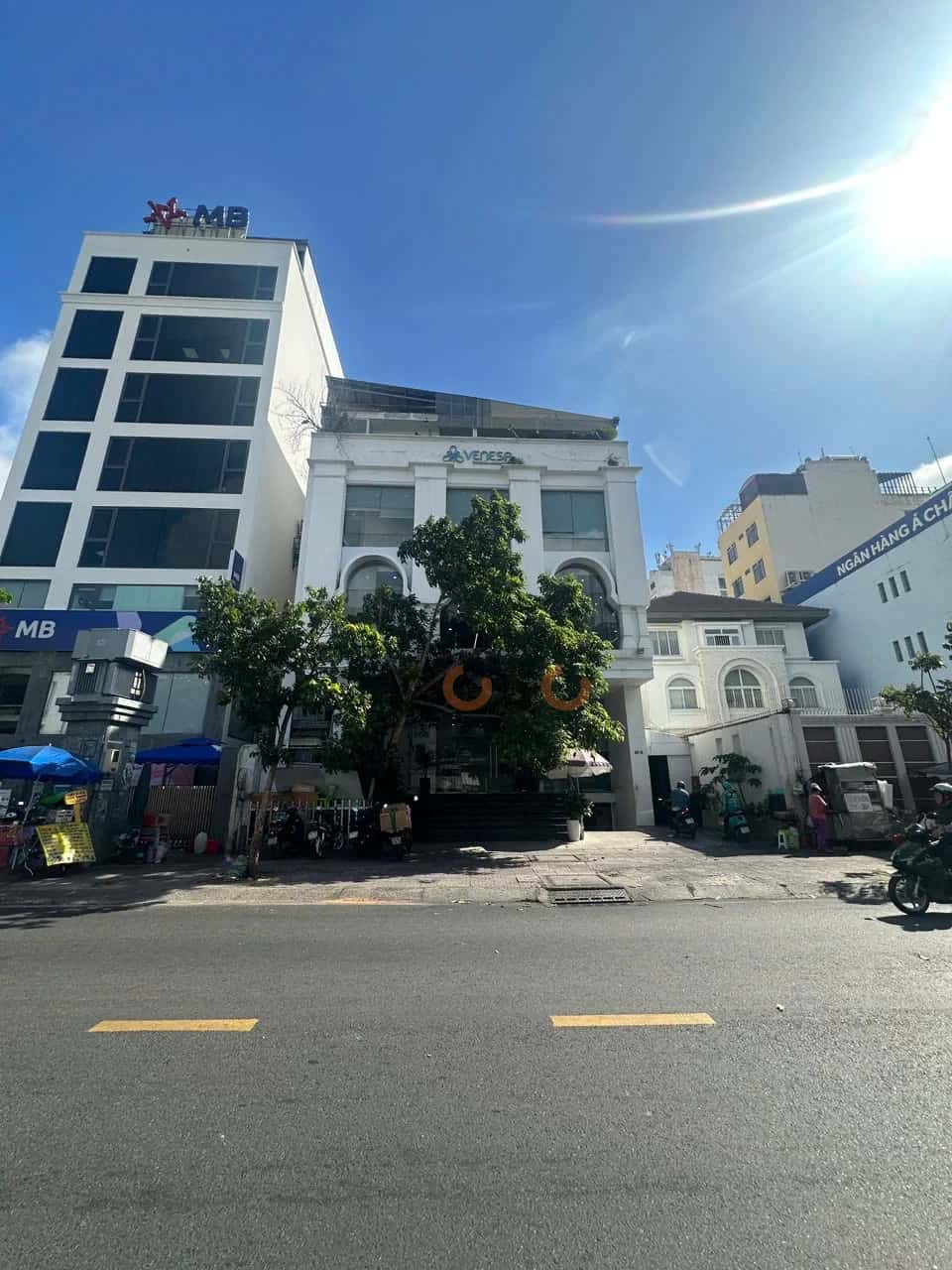 Cho thuê nhà mặt tiền Nguyễn Thông Quận 3, TP.HCM – 1 phòng ngủ, giá 300 triệu — Hình 2 Cho thuê nhà mặt tiền Nguyễn Thông Quận 3, TP.HCM – 1 phòng ngủ, giá 300 triệu — Hình 2