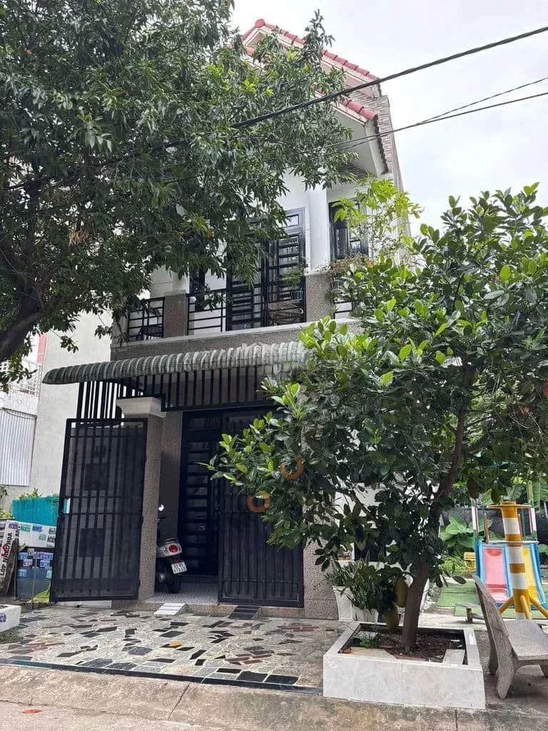 Cho thuê nhà hẻm Dĩ An, Binh Duong – 23 phòng ngủ, giá 10 triệu Cho thuê nhà hẻm Dĩ An, Binh Duong – 23 phòng ngủ, giá 10 triệu
