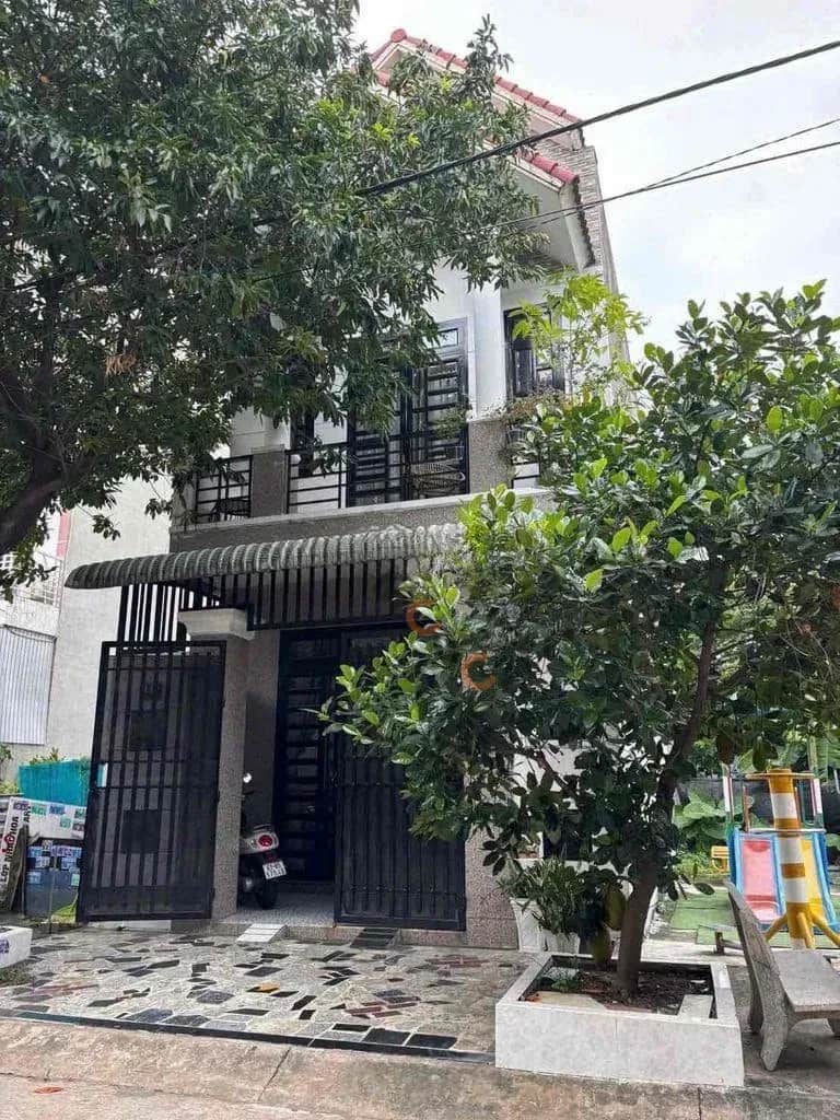Cho thuê nhà hẻm Dĩ An, Binh Duong – 2 phòng ngủ, giá 10 triệu Cho thuê nhà hẻm Dĩ An, Binh Duong – 2 phòng ngủ, giá 10 triệu