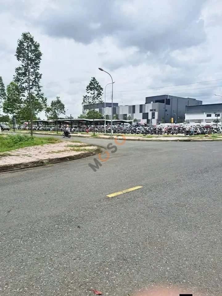 Bán đất đường D7 Thành phố Tân An, Long An – giá 10.5 tỷ — Hình 2 Bán đất đường D7 Thành phố Tân An, Long An – giá 10.5 tỷ — Hình 2