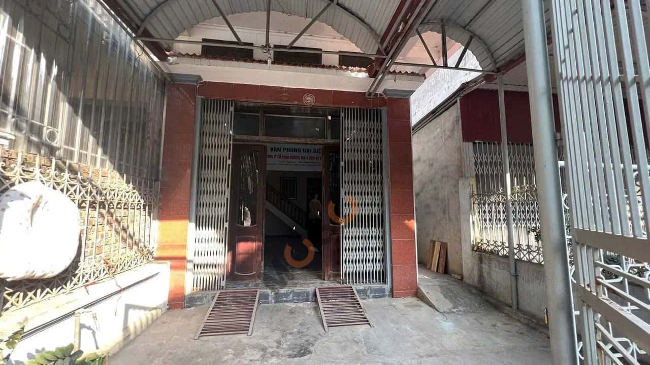 Bán nhà mặt tiền Tôn Thất Tùng Thành phố Vĩnh Yên, Vĩnh Phúc – 3 phòng ngủ, giá 6.3 tỷ — Hình 2 Bán nhà mặt tiền Tôn Thất Tùng Thành phố Vĩnh Yên, Vĩnh Phúc – 3 phòng ngủ, giá 6.3 tỷ — Hình 2