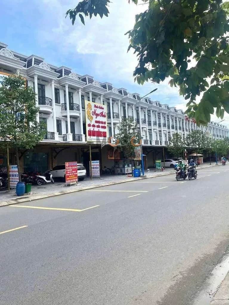 Cho thuê BĐS khác Nguyễn Thị Khắp Dĩ An, TP.HCM – 4 phòng ngủ, giá 10 triệu Cho thuê BĐS khác Nguyễn Thị Khắp Dĩ An, TP.HCM – 4 phòng ngủ, giá 10 triệu