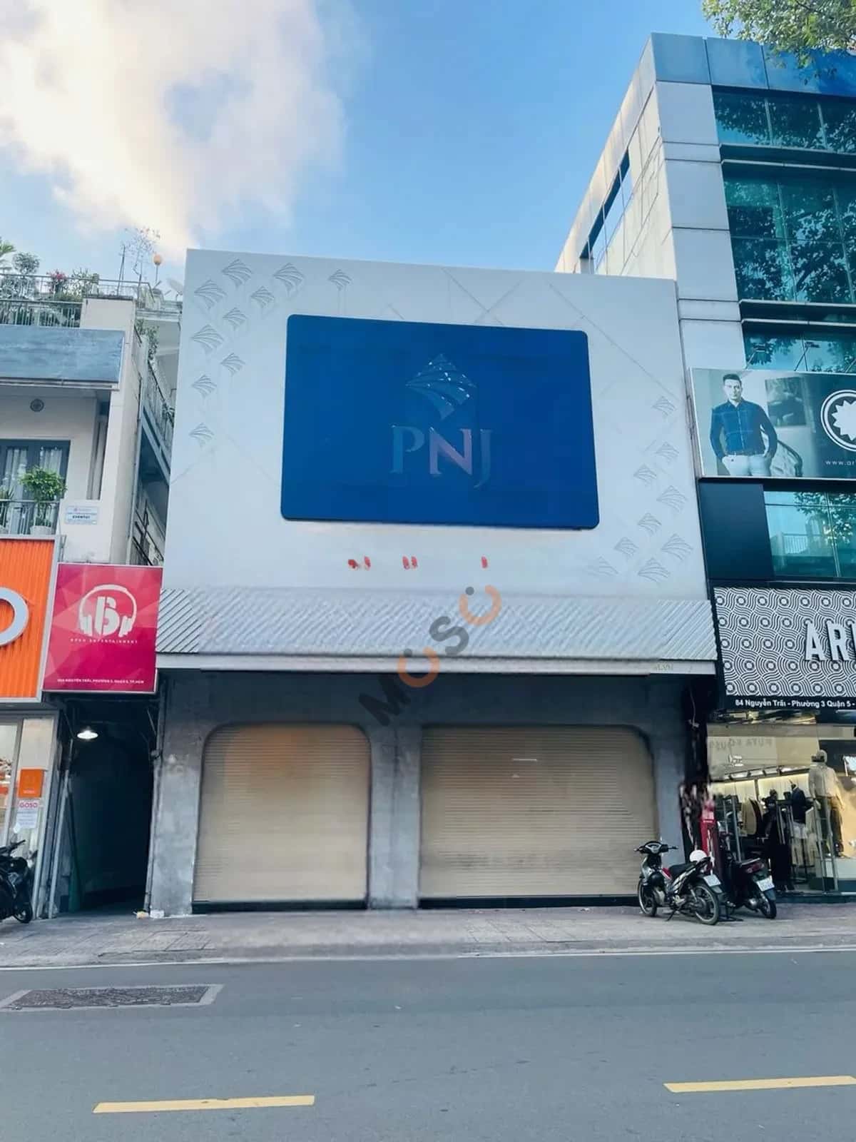 Cho thuê nhà mặt tiền Đường Nguyễn Trãi Quận 5, TP.HCM – giá 250 triệu — Hình 2 Cho thuê nhà mặt tiền Đường Nguyễn Trãi Quận 5, TP.HCM – giá 250 triệu — Hình 2