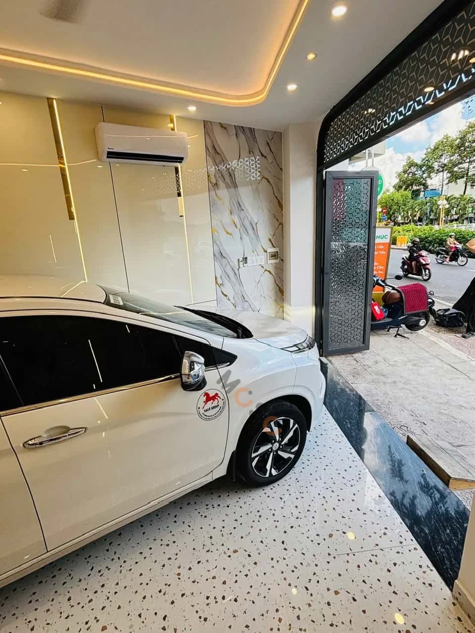 Bán nhà mặt tiền Trường Sa Quận Tân Bình, TP.HCM – 3 phòng ngủ, giá 9.9 tỷ — Hình 2 Bán nhà mặt tiền Trường Sa Quận Tân Bình, TP.HCM – 3 phòng ngủ, giá 9.9 tỷ — Hình 2